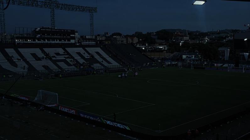 Gramado de São Januário antes da partida contra o Internacional (Foto: Pedro Cobalea/Lance!)