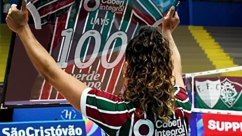 Lays é homenagiada ao completar 100 jogos pelo Fluminense (Foto: Mailson Santana/FFC)