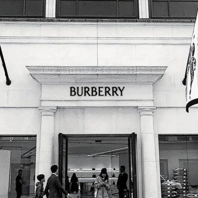 Burberry lucra com vendas na China em meio a plano de retorno de diretor