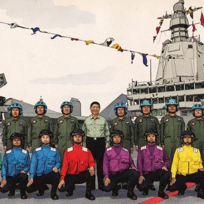 China apresenta navio de guerra mais avançado em duelo naval com os EUA
