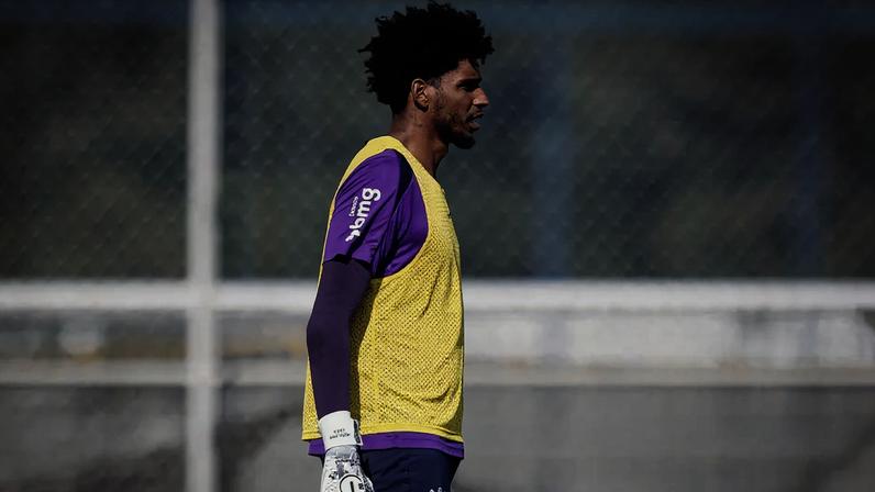 Hugo Souza iniciou transição física durante treinamento do Timão (Foto: Rodrigo Coca/ Ag.Corinthians)