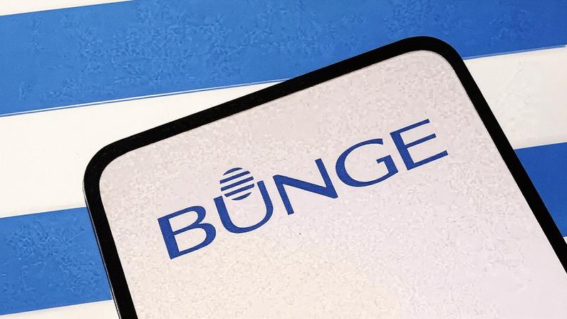 Logo da Bunge visto de um smartphone