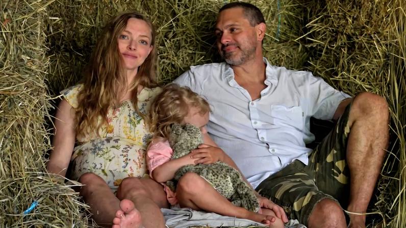 Amanda Seyfried shared that it’s really hard to balance motherhood with her acting career. mingey/instagram