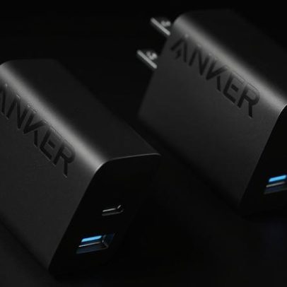 Amazon faz liquidação final de carregador Anker para iPhone