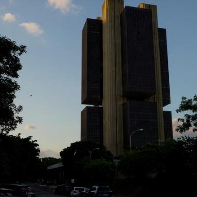 Déficit primário do setor público atinge R$ 37,726 bi em 12 meses até outubro, BC