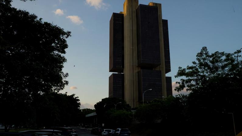 O Banco Central informa que o déficit primário do setor público consolidado alcançou R$ 37,7 bilhões em 12 meses até outubro, representando 0,30% do PIB - Foto: Reprodução
