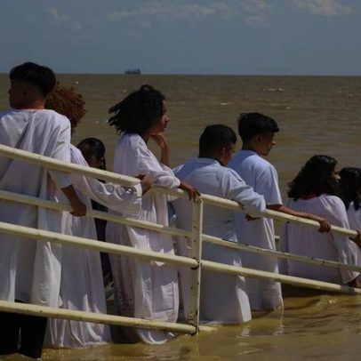 Igrejas batizam mais de 300 convertidos no Rio Amazonas