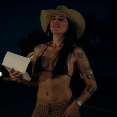 Ana Castela mostra dia de praia em SC com Zé Felipe e vôlei