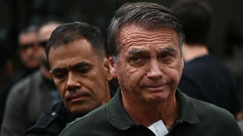 Ex-presidente Jair Bolsonaro (PL) disse à juíza auxiliar do ministro Alexandre de Moraes, do STF, sofrer refluxo e apneia do sono (Foto: EFE/Andre Borges)