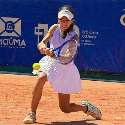 Clara Coura brilha no tênis profissional aos 14 anos, Luiza Fullana estreia bem