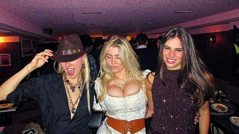 Clementine Vaughn shared photos from a western-themed party on Instagram, looking like the spitting image of her supermodel mom. Instagram/@clementinevaughn