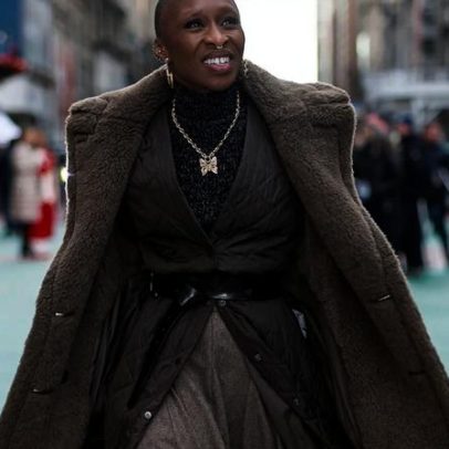 Cynthia Erivo se apresenta no desfile de Ação de Graças