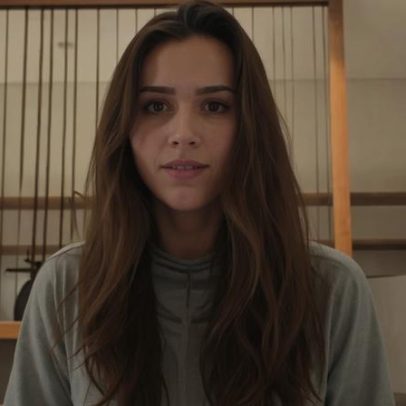 Franciny Ehlke é parada pela polícia em Dubai após selinho no marido