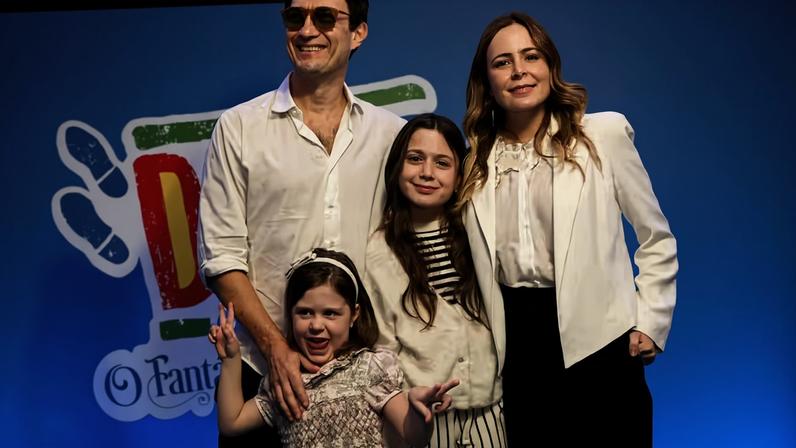 Gabriel Braga Nunes surge em clique raro ao lado das filhas e da esposa — Foto: Lucas Ramos / Brazil News