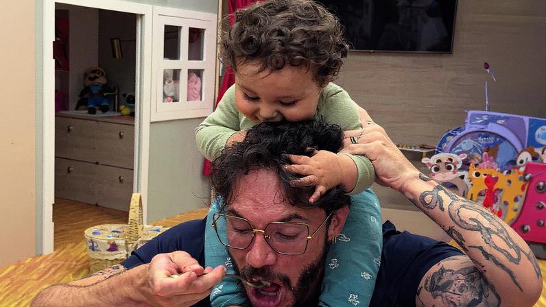 Eliezer com os filhos, Lua e Ravi — Foto: Reprodução/ Instagram