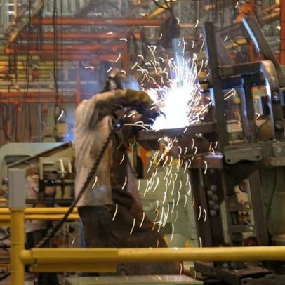 Setores industriais mantêm confiança em alta, mas pessimismo persiste, diz CNI