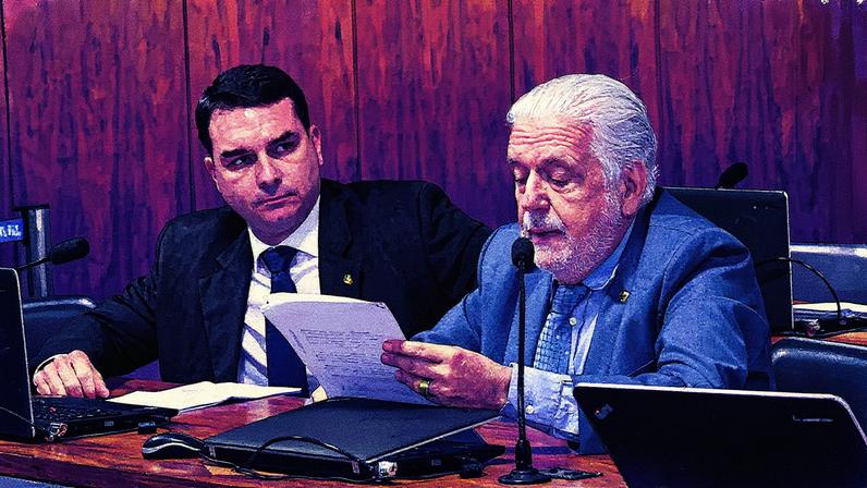Os senadores Flavio Bolsonaro (PL-RJ) e Jaques Wagner (PT-BA) disputam a presidência da CPI do Crime Organizado (Foto: Roque de Sá/Agência Senado)