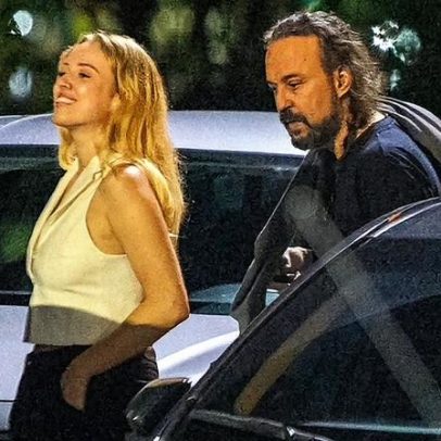 Gabriel o Pensador é flagrado em passeio com namorada no Rio