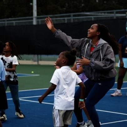 Gauff promove clínica para crianças em quadras públicas de Nova Orleans