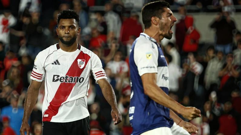 Borja perde pênalti em derrota do River para o Gimnasia La Plata — Foto: Getty Images