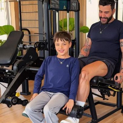 Gusttavo Lima treina na academia usando o filho como peso