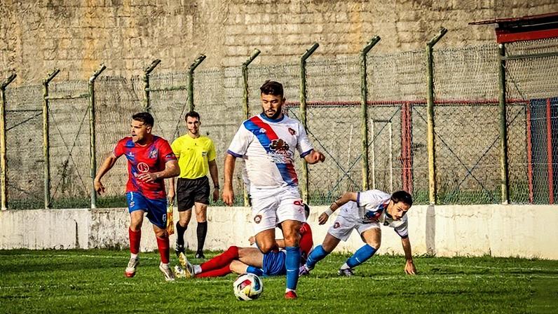 União de Santiago encara Charneca da Caparica domingo às 15 horas com áudio