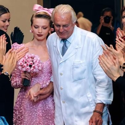 Ariana Grande encarna Glinda de O Mágico de Oz com vestido de Givenchy (1995)