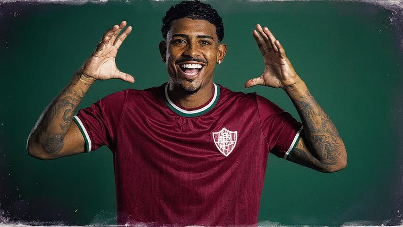 John Kennedy no lançamento da camisa do Fluminense (Foto: Marcelo Gonçalves/ Fluminense FC)