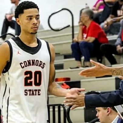 Jogador de basquete americano morre aos 20 após lesão na cabeça