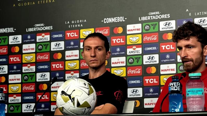 Filipe Luís em coletiva pelo Flamengo antes da final da Libertadores (Foto: Lucas Bayer/ Lance!)