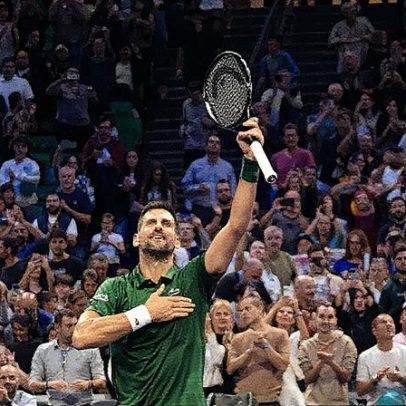 Djokovic faz história em Atenas com ponto incrível