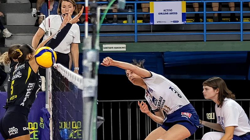 Minas venceu o Praia Clube por 3 sets a 0 na Superliga feminina de Vôlei (Foto: Bruno Cunha / Praia Clube)