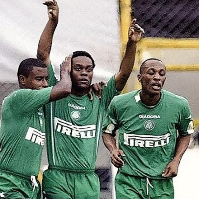 Palmeiras derrota Santos por 4 a 0 no Brasileirão de 2004