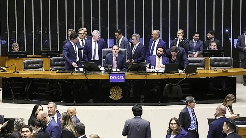 Câmara aprova texto-base de projeto que regulamenta streaming