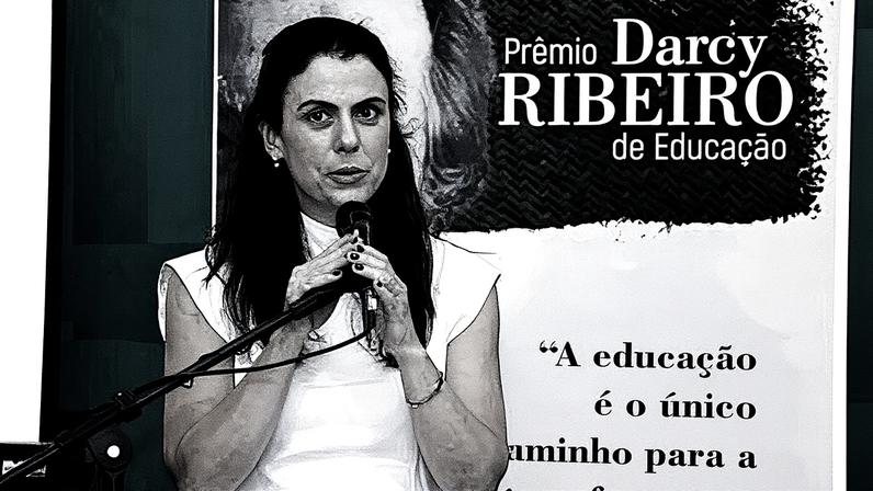 Leiticia Jacinto, da associação de Olho no Material Escolar durante entrega do Prêmio Darcy Ribeiro 2025. Foto: Vinicius Loures/Câmara dos Deputados