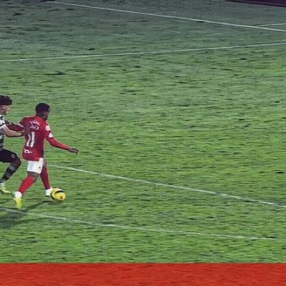 Expulsão de Maxi Araújo ocorre nos descontos entre Santa Clara e Sporting