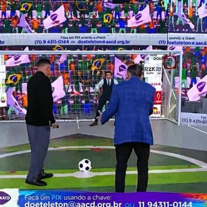 Ronaldo vence desafio em programa de televisão ao meter a bola na gaveta