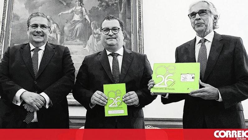O ministro das Finanças entregou esta quinta-feira a proposta do Orçamento do Estado no Parlamento. FOTO: Miguel Baltazar