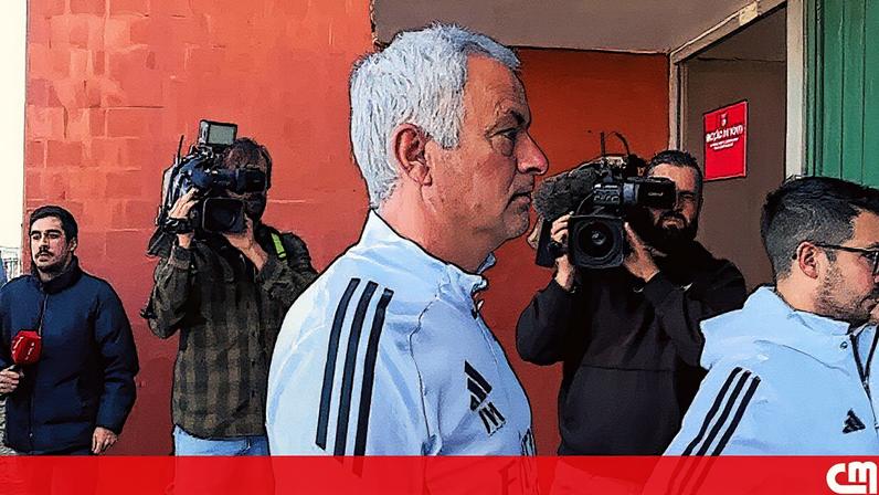 Mourinho e o plantel do Benfica votam no Seixal