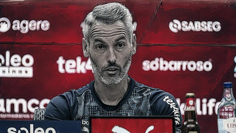 Carlos Vicens apoia os jogadores do Sp. Braga antes do jogo com o Moreirense