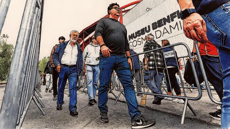 Sócios do Benfica deslocam-se às urnas para votar