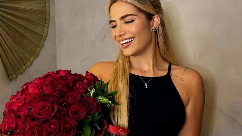 Jéssica Beatriz Costa ganha presente do affair misterioso — Foto: Reprodução / Instagram