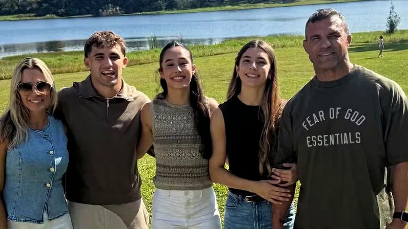 Joana Prado e Vitor Belfort com os três filhos, Davi, Vitoria e Kyara — Foto: Reprodução/Instagram