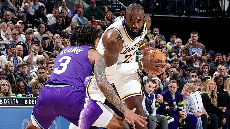 LeBron James em jogo entre Los Angeles Lakers e Utah Jazz na NBA (Foto: Melissa Majchrzak/NBAE via Getty Images/AFP)