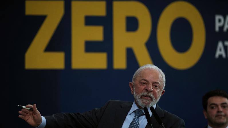 O presidente Lula sanciona a nova faixa de isenção do IRPF: medida beneficia quem ganha até R$ 5 mil e compõe a estratégia econômica do governo visando 2026. (Foto: Fabio Rodrigues-Pozzebom/ Agência Brasil)