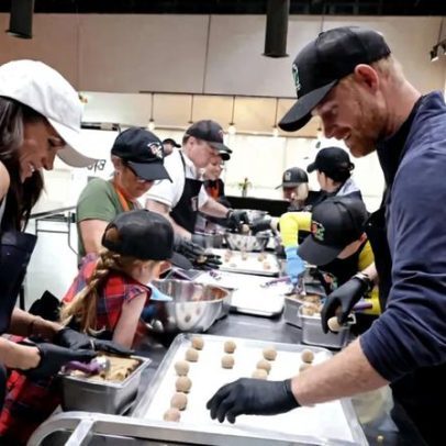 Archie e Lilibet ajudam como voluntários antes do Dia de Ação de Graças