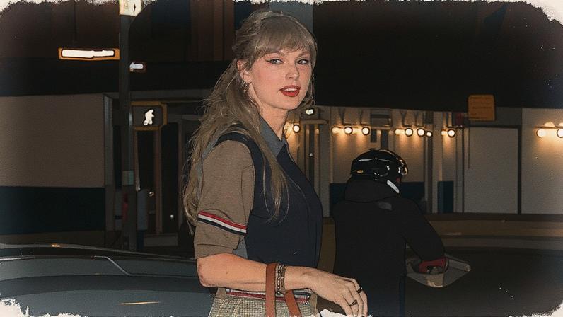 Taylor Swift stepped out in style for dinner with Sabrina Carpenter at The Corner Restaurant in New York City. Ulices Ramales / BACKGRID