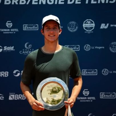 Nicolas Oliveira vence título profissional aos 19 anos no tênis