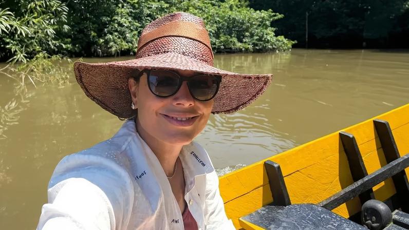 Passeio de canoa em igarapé é uma das vivências na Fazenda São Jerônimo • CNN Viagem & Gastronomia
