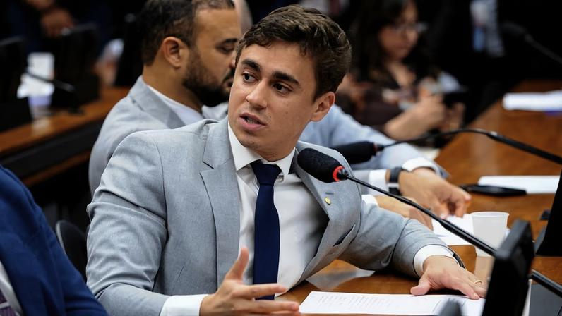 A defesa de Bolsonaro cumpriu o pedido de explicações de Moraes, apontando que o ex-presidente não fez contato visual com o celular de Nikolas Ferreira. (Foto: Renato Araújo/Câmara dos Deputados)